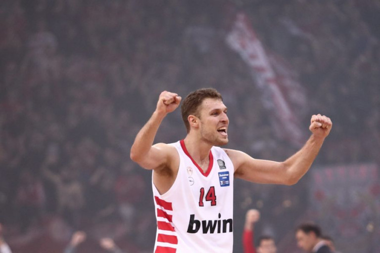 Ολυμπιακός – Ο πολυδιάστατος Σάσα Βεζένκοφ