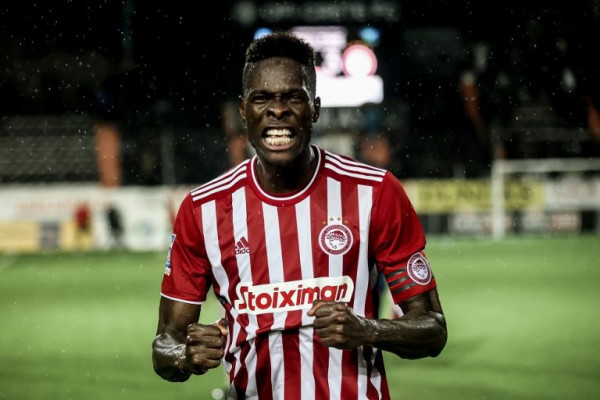 Ολυμπιακός – Η UEFA αποθέωσε τον Σισέ