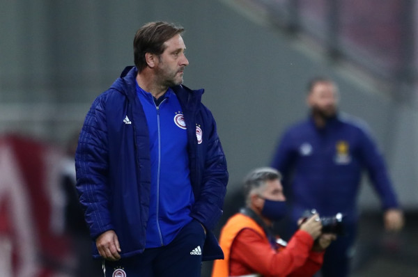 Μαρτίνς – «Δεν κοιτάμε τι γίνεται πίσω μας, κάνουμε τη δουλειά μας»