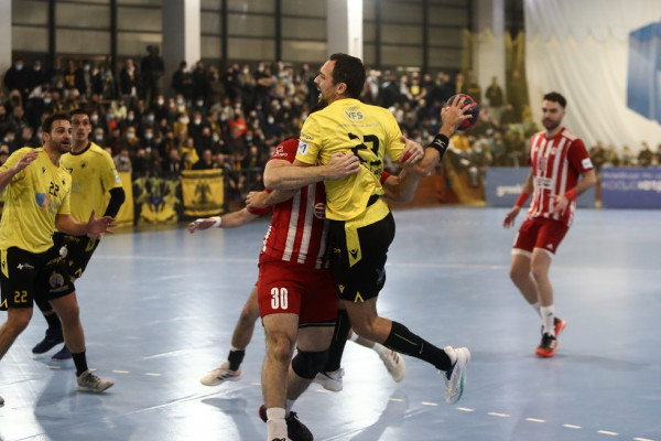 Όρθιος στη «ζούγκλα» ο Ολυμπιακός (26-26)