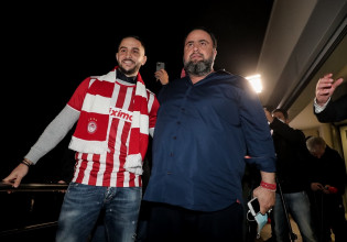 «Το παιδί σου είναι η αδυναμία μου» – Όταν ο Βαγγέλης Μαρινάκης υποσχόταν στη μητέρα του Μανωλά