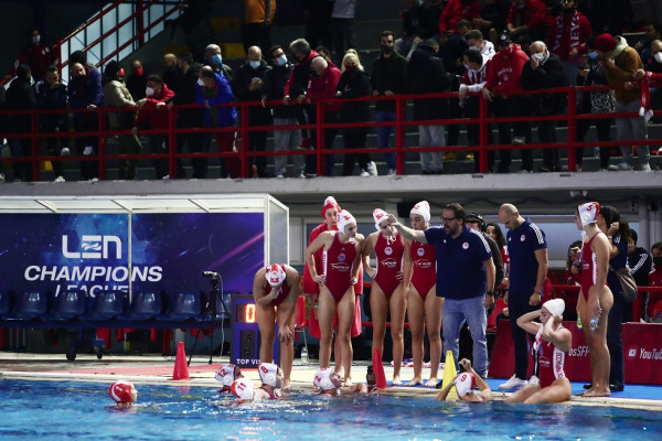 Ολυμπιακός, ο Πρέσβης του ελληνικού αθλητισμού – 16 ευρω – κούπες και συνεχίζει (Vids)