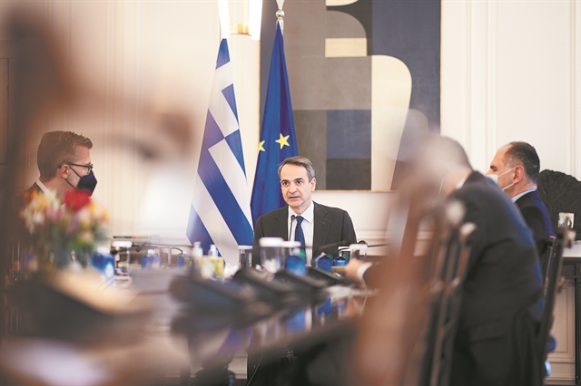 Τρεις προκλήσεις για το Μαξίμου το 2022