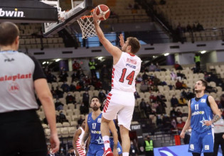 «Πολυβόλο» ο Ολυμπιακός – 61 πόντους στο ημίχρονο