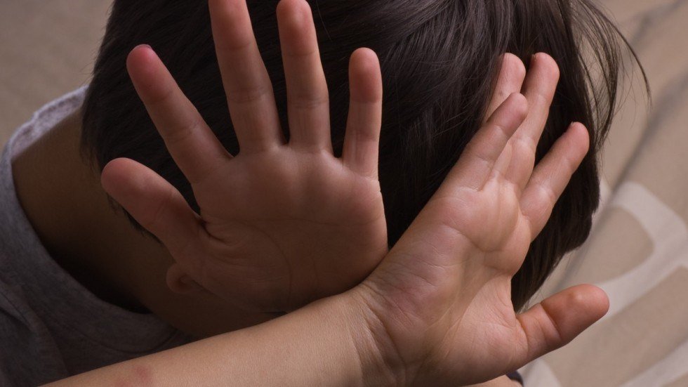 Νηπιαγωγός κατηγορείται για σεξουαλική κακοποίηση 4χρονου – Ξεσπά ο πατέρας