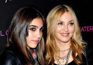 Μαντόνα και Λούρδη ποζάρουν μαζί με σέξι εσώρουχα και αναστατώνουν