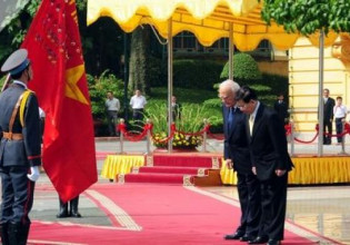 Ο Παπούλιας, η φωτιά στο αεροπλάνο και το Βιετνάμ