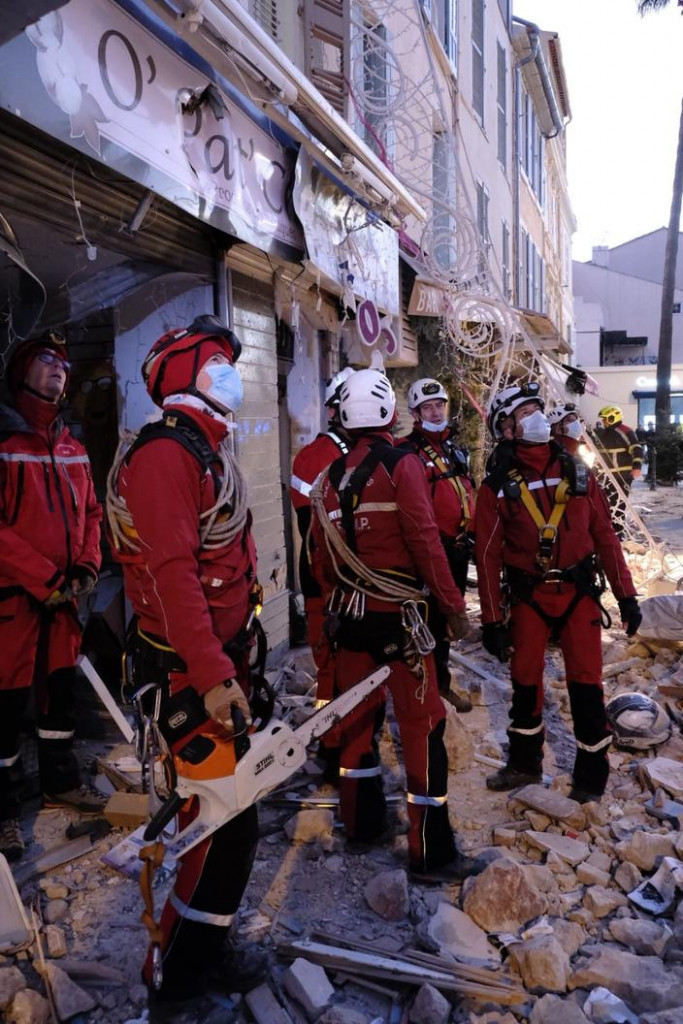 Γαλλία – Κατέρρευσε κτίριο μετά από έκρηξη – Πέντε άνθρωποι εγκλωβισμένοι