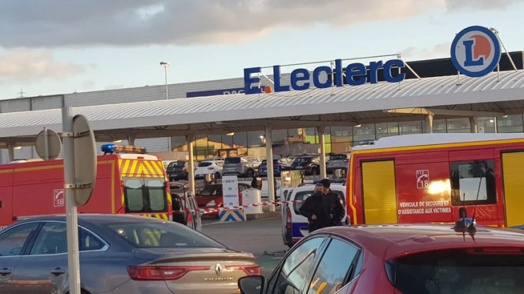 Γαλλία – Δύο αστυνομικοί τραυματίστηκαν με μαχαίρι μετά από επίθεση υπόπτου για κλοπή