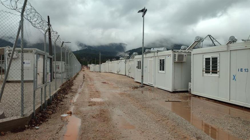 Μαλακάσα - Εγκαινιάστηκε η πρώτη κλειστή δομή προσφύγων στην ηπειρωτική Ελλάδα - Αντιδρά η τοπική κοινωνία