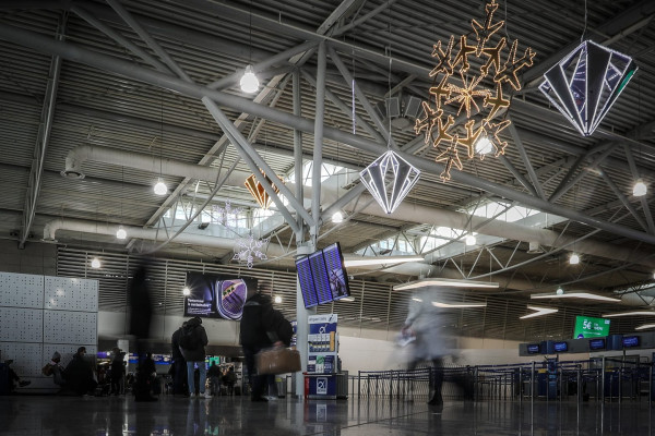 Νέα μέτρα – Πώς εισέρχονται οι ταξιδιώτες στην Ελλάδα – Αυστηροί έλεγχοι στο αεροδρόμιο