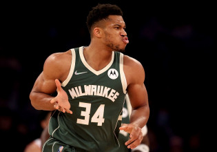 NBA – Χριστουγεννιάτικος Αντετοκούνμπο στο Top 10