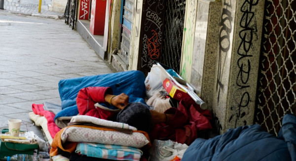 Κακοκαιρία – Δήμοι άνοιξαν θερμαινόμενους χώρους για την προστασία των αστέγων από το κρύο