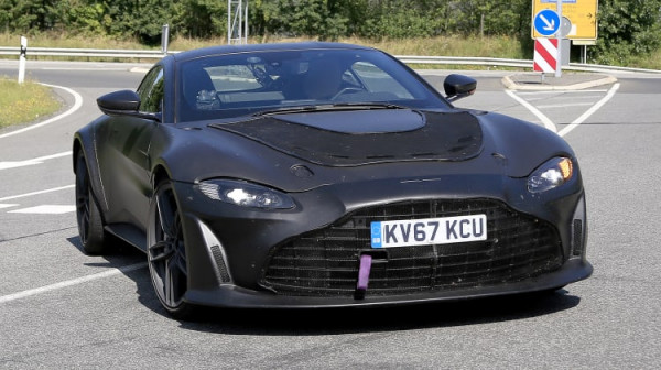 Κλείδωσε για το 2022 η Aston Martin V12 Vantage