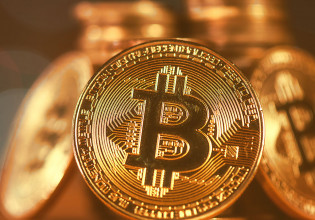 Κρυπτονομίσματα – Το sell off στα χρηματιστήρια έφερε βουτιά και στο Bitcoin