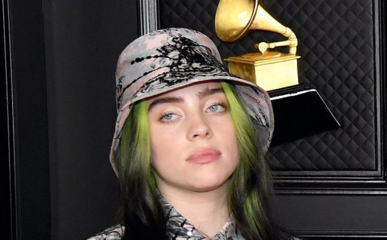 Billie Eilish – «Έβλεπα πορνό από τα 11, μού κατέστρεψε τον εγκέφαλο»