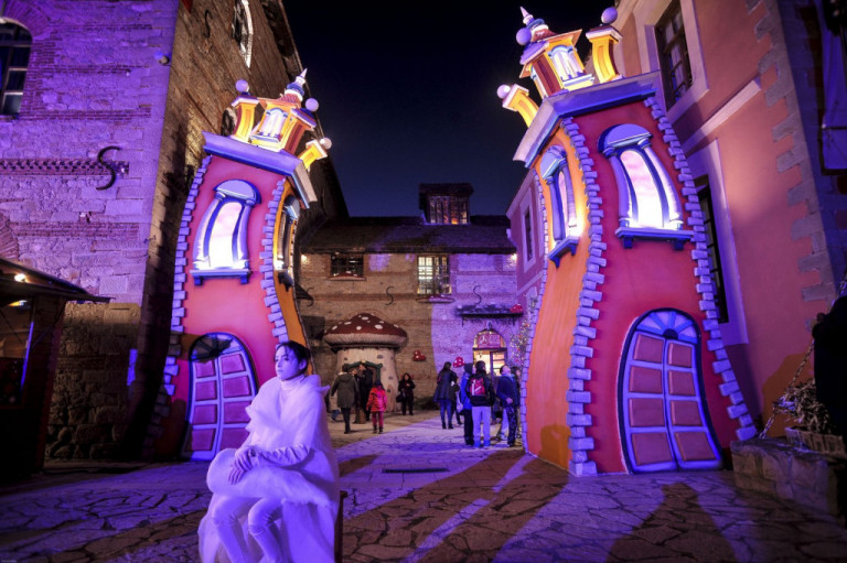 COVID-19 Committee: Mandatory PCR test for illness certificate, vax at Christmas theme parks