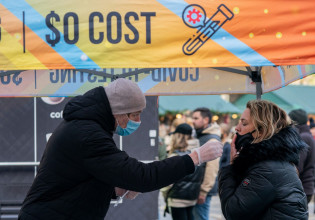 Κοροναϊός – Αγώνας δρόμου για εμβόλια που θα επηρεάζονται λιγότερο από μεταλλάξεις