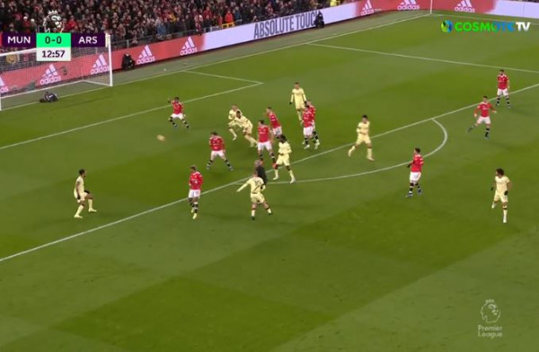 Η Άρσεναλ έβαλε το πιο περίεργο γκολ της χρονιάς στο «Ολντ Τράφορντ»