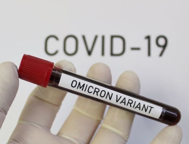 Παραλλαγή Όμικρον – «Συνδυάζει τα δύο κακά που δεν θέλουμε» – Τι είπε ο Πρασσάς για τον εμβολιασμό παιδιών και εγκύων