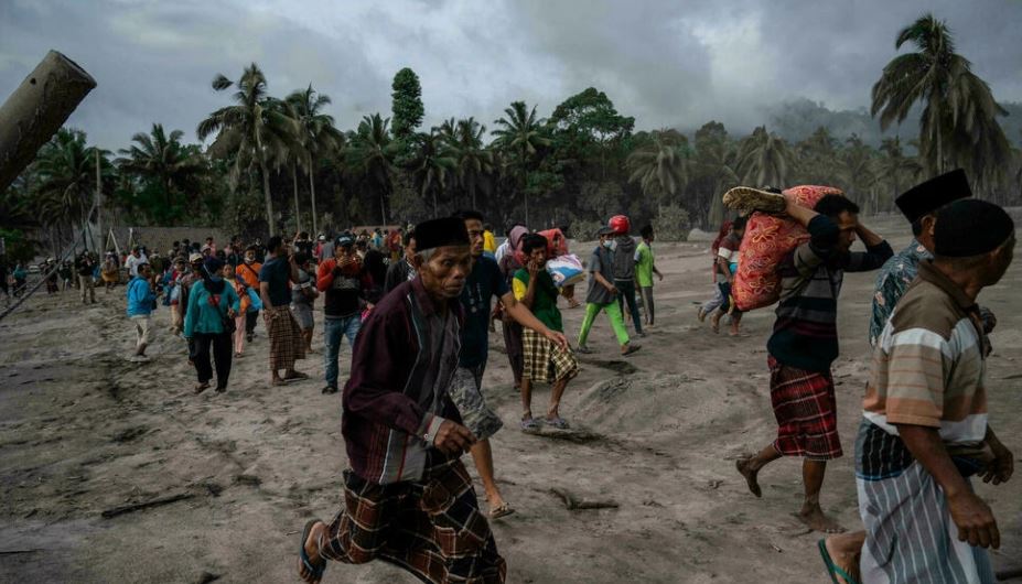 Ινδονησία - Στους 13 οι νεκροί από την έκρηξη ηφαιστείου Σεμέρου