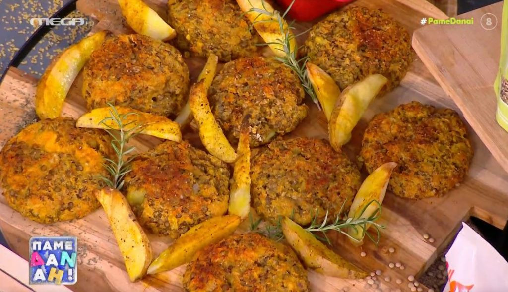 Ανατρεπτική συνταγή – Ο Τίμος Ζαχαράτος ετοιμάζει κεφτεδάκια από φακές με μους φέτας