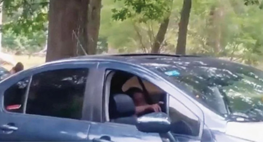 Αργεντινή – Ασυγκράτητη «μάνα» έβγαλε τα παιδιά της από το αυτοκίνητο για να κάνει σεξ