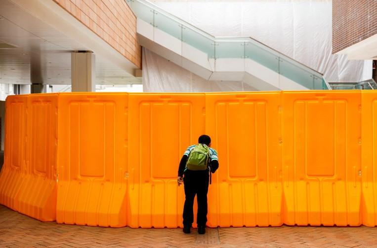 Χονγκ Κονγκ – Άλλα δύο μνημεία για την Τιενανμεν απομακρύνθηκαν από πανεπιστημιουπόλεις