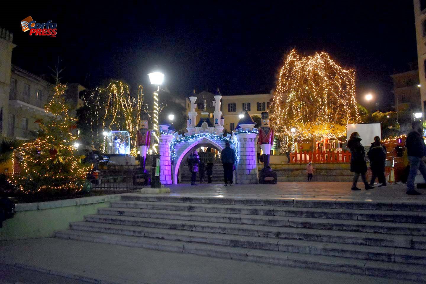 Τα «χρυσοκόκκινα» Χριστούγεννα της Κέρκυρας