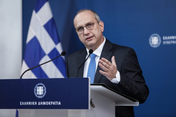 War of words between government, SYRIZA over ‘VIP ICU beds’ charges