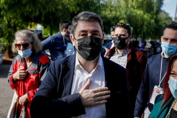 Εκλογές ΚΙΝΑΛ – Θερμή υποδοχή στον Ανδρουλάκη – «Το ΠΑΣΟΚ είναι εδώ, ενωμένο δυνατό»