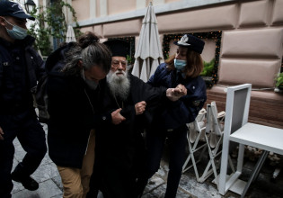 Πάπας Φραγκίσκος – Αναστάτωση με ιερέα που διαμαρτυρόταν για την επίσκεψή του – Δείτε εικόνες