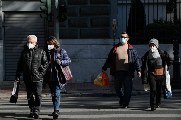Διπλή μάσκα – Πώς τη φοράμε σωστά – Ο σωστός συνδυασμός και οι… άντρες με γένια