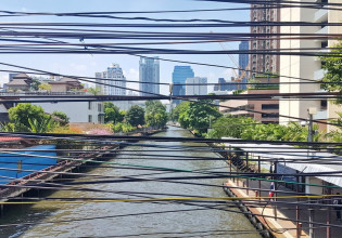 Ράσελ Κρόου – Θα σώσει ο σταρ την Μπανγκόκ από τα καλώδια;