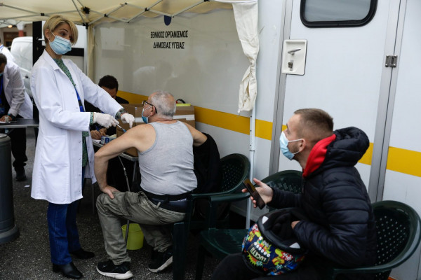 Μόσιαλος – Πώς θα μπορούσε να είχε αποφευχθεί το μέτρο του υποχρεωτικού εμβολιασμού