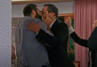 Γιατί είναι τόσο σημαντικό το τηλεοπτικό φιλί του Πάρη και του Παναγιώτη;