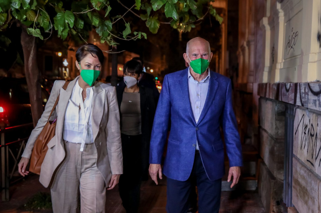 Εκλογές ΚΙΝΑΛ – Παραδέχτηκε την ήττα του ο Παπανδρέου – Τηλεφώνησε για συγχαρητήρια στον Ανδρουλάκη