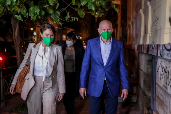 Εκλογές ΚΙΝΑΛ – Παραδέχτηκε την ήττα του ο Παπανδρέου – Τηλεφώνησε για συγχαρητήρια στον Ανδρουλάκη