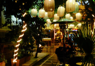 Κοροναϊός – Το «μαύρο» ρεκόρ κρουσμάτων βάζει… σε σίγαση τα καταστήματα – Από πότε κλείνει η μουσική