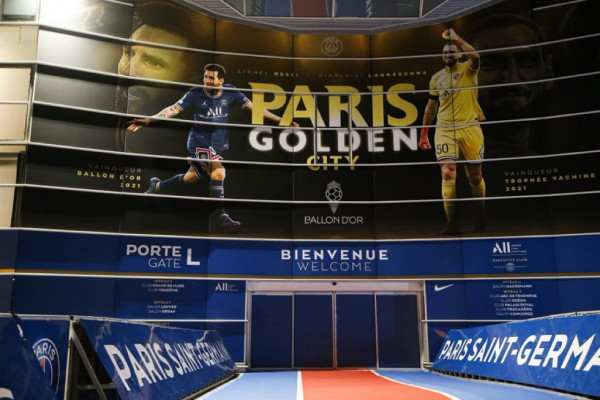 Τίμησε Μέσι και Ντοναρούμα η Παρί