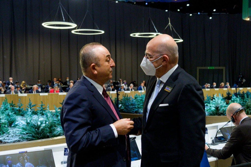 Σύντομη συνάντηση με τον Τσαβούσογλου είχε ο Δένδιας – Τι συζητήθηκε