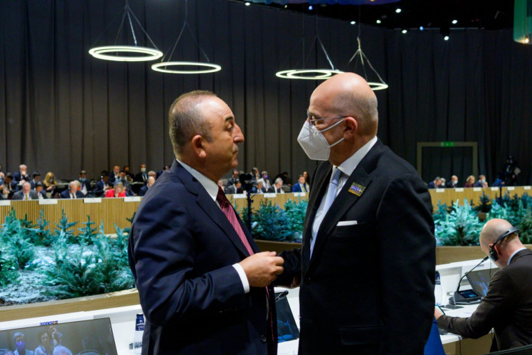 Σύντομη συνάντηση με τον Τσαβούσογλου είχε ο Δένδιας – Τι συζητήθηκε