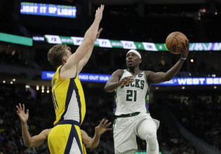 Μπακς – Πέισερς 114-99: Ηγέτης Χόλιντεϊ, έπαιξε και για τους Αντετοκούνμπο – Μίντλετον