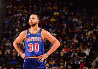 NBA – Μαγικός Κάρι, ηγέτης στη νίκη των Γουόριορς επί των Γκρίζλις