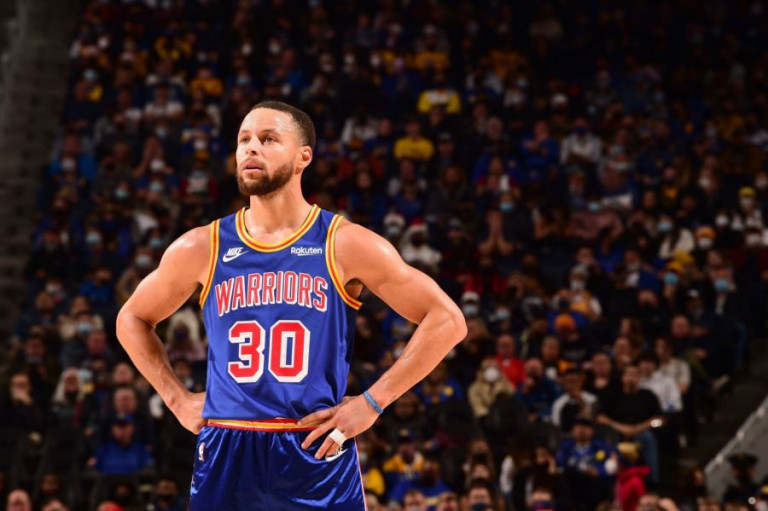 NBA – Μαγικός Κάρι, ηγέτης στη νίκη των Γουόριορς επί των Γκρίζλις