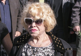 Η Καίτη Γκρέυ δεν έχει ενημερωθεί για το θάνατο του γιου της