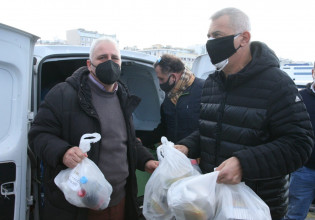 Δήμος Πειραιά – Χιλιάδες γεύματα αγάπης στους άστεγους-«Κανένας μόνος ιδίως τις γιορτές»