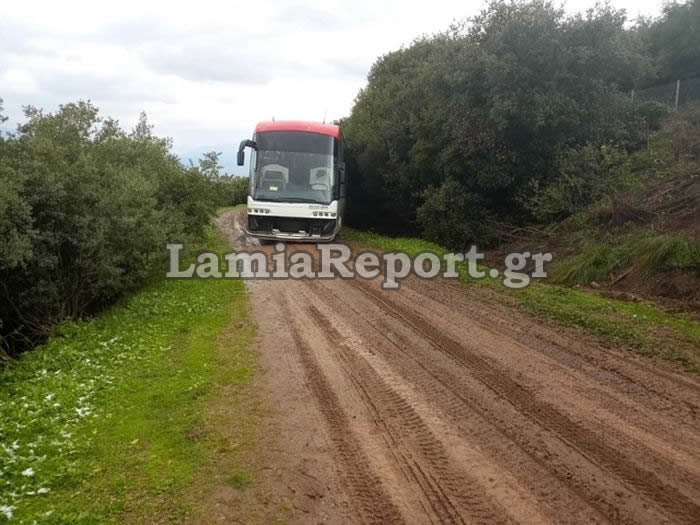 Λαμία - Εγκλωβίστηκε λεωφορείο με 35 επιβάτες - Πήγαιναν σε Μοναστήρι
