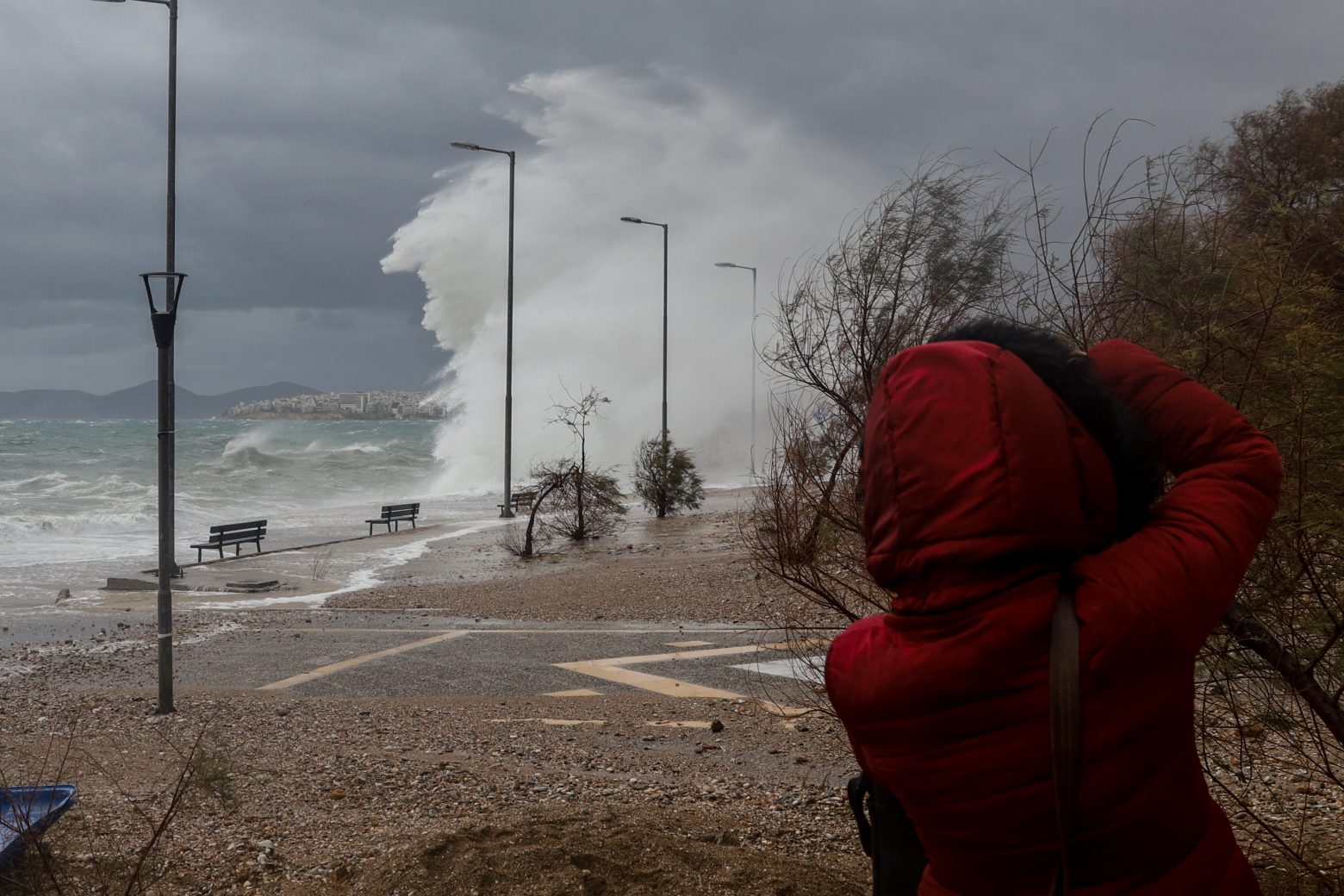 Κακοκαιρία - Ισχυροί άνεμοι, πλημμύρες, και απεγκλωβισμοί - Πού θα «χτυπήσει» την Κυριακή
