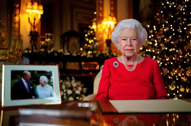 Βασίλισσα Ελισάβετ – Το τρυφερό χριστουγεννιάτικο μήνυμα της για τον Φίλιππο